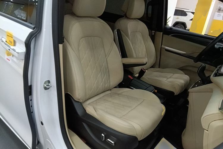 Used Buick GL8 2022 ES Land Cruiser 653T Luxury Model Right Front Seat