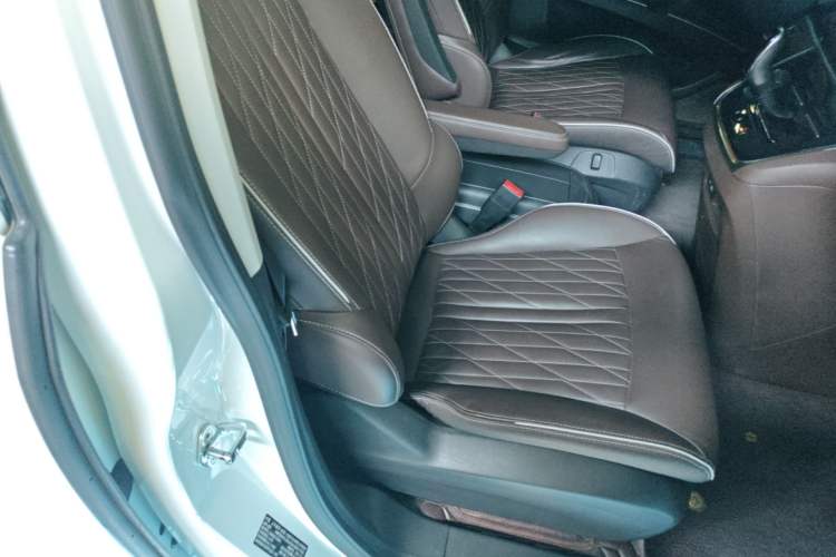 Used Buick GL8 2022 Land Business Class 652T Luxury Model Right Front Seat