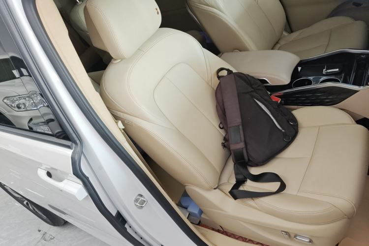 Used Buick GL8 2022 ES Landtrek 653T Luxury Edition Right Front Seat