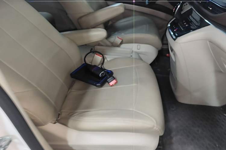 Used Buick GL8 2022 Land Cruiser Executive Class 652T Comfort Model Right Front Seat