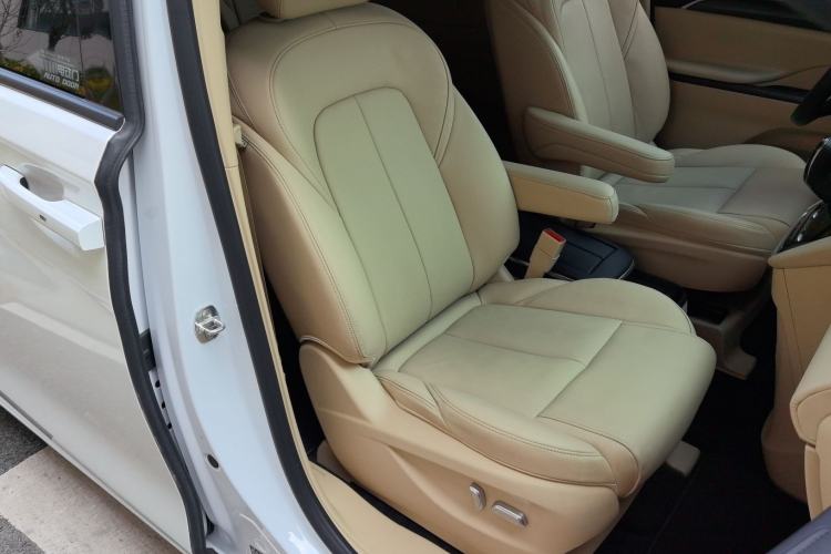 Used Buick GL8 2022 ES Landtrek 653T Luxury Edition Right Front Seat