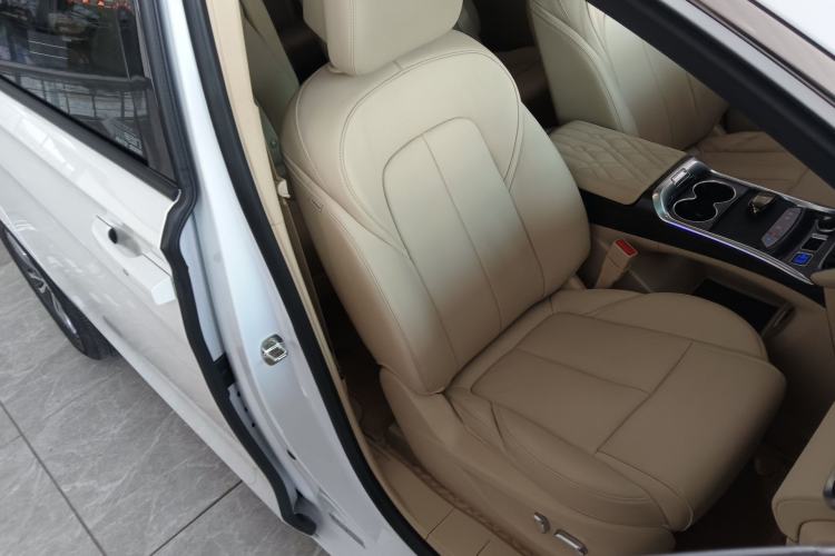 Used Buick GL8 2022 ES Landtrek 653T Luxury Edition Right Front Seat