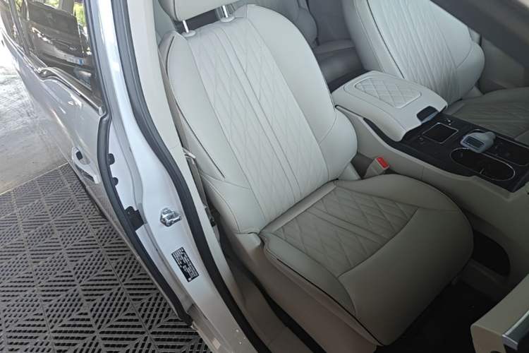 Used Buick GL8 2022 Land Business Class 652T Luxury Model Right Front Seat