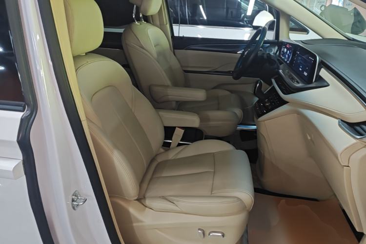 Used Buick GL8 2022 ES Landtrek 653T Luxury Edition Right Front Seat