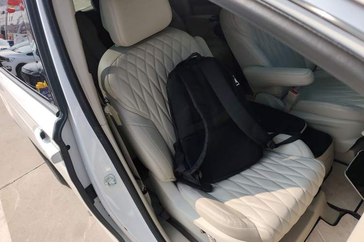 Used Buick GL8 2022 ES Landtrek 653T Comfort Edition Right Front Seat