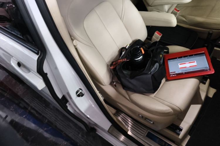 Used Buick GL8 2022 ES Landtrek 653T Luxury Edition Right Front Seat