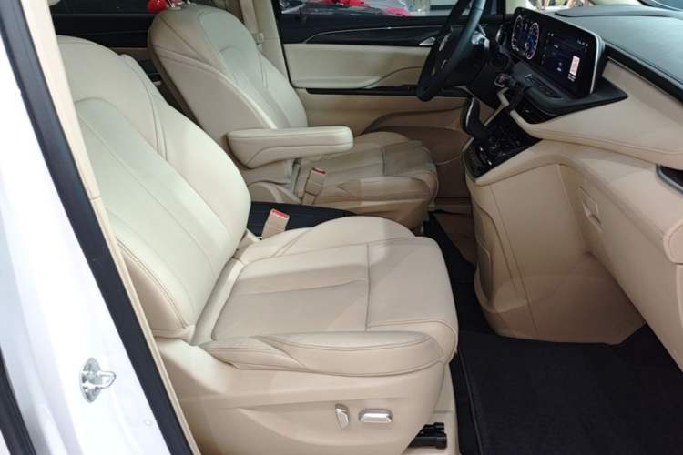 Used Buick GL8 2022 ES Landtrek 653T Luxury Edition Right Front Seat