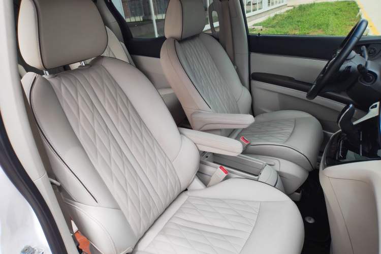 Used Buick GL8 2022 Land Executive Class 652T Prestige Model Right Front Seat