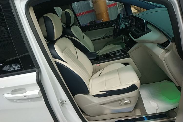 Used Buick GL8 2022 ES Landtrek 653T Comfort Edition Right Front Seat