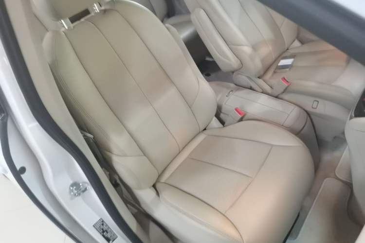 Used Buick GL8 2022 Land Cruiser Executive Class 652T Comfort Model Right Front Seat
