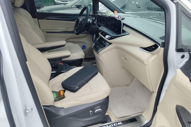 Used Buick GL8 2022 ES Land Cruiser 653T Luxury Model Right Front Seat