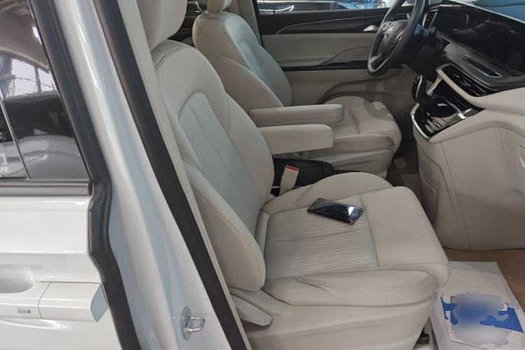 Used Buick GL8 2022 ES Landtrek 653T Comfort Edition Right Front Seat