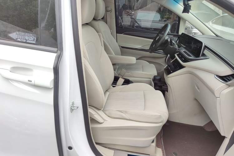 Used Buick GL8 2022 ES Landtrek 653T Comfort Edition Right Front Seat