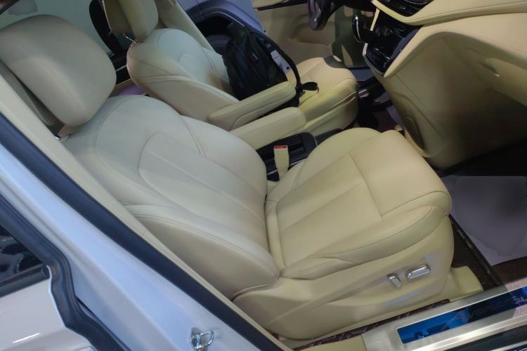Used Buick GL8 2022 ES Landtrek 653T Luxury Edition Right Front Seat