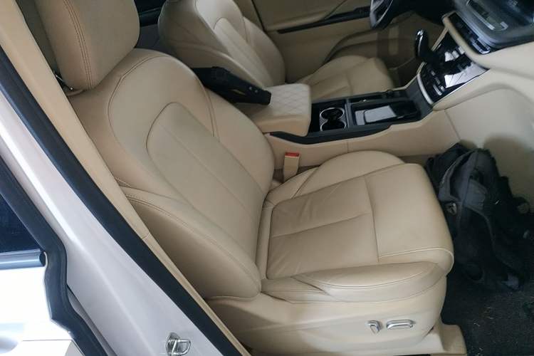 Used Buick GL8 2022 ES Landtrek 653T Luxury Edition Right Front Seat