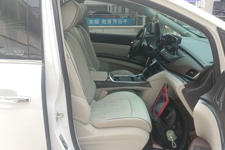 Used Buick GL8 2022 Land Business Class 652T Luxury Model Right Front Seat