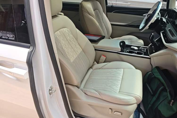 Used Buick GL8 2022 ES Landtrek 653T Comfort Edition Right Front Seat