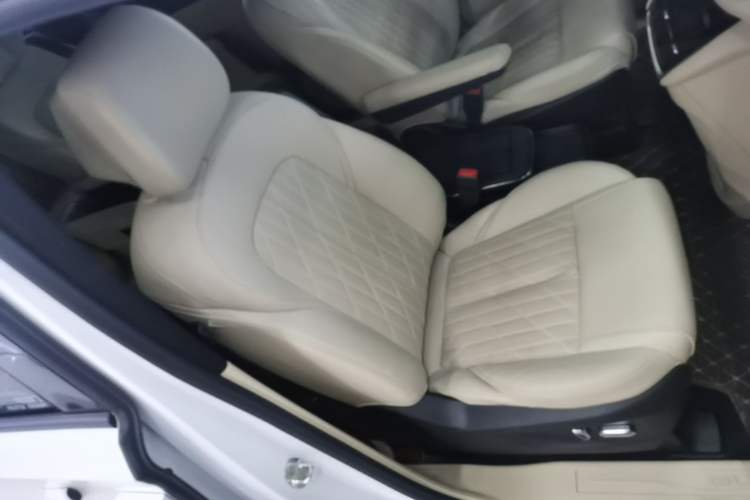 Used Buick GL8 2022 ES Land Cruiser 653T Luxury Model Right Front Seat