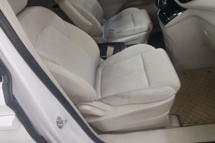 Used Buick GL8 2022 ES Landtrek 653T Comfort Edition Right Front Seat