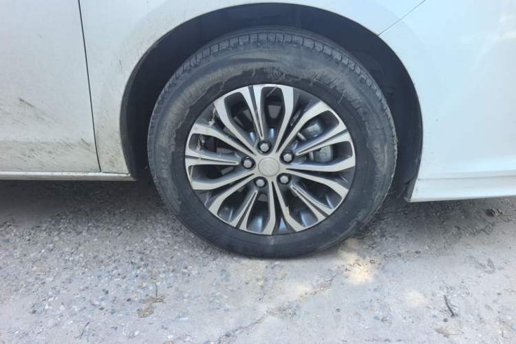 Used Buick GL8 2022 Land Cruiser Executive Class 652T Comfort Model Right Front Wheel Hub