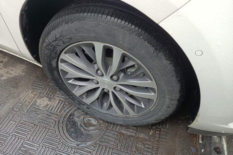 Used Buick GL8 2022 ES Landtrek 653T Luxury Edition Right Front Wheel Hub