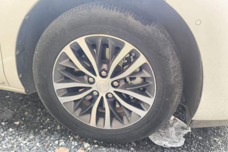Used Buick GL8 2022 ES Landtrek 653T Luxury Edition Right Front Wheel Hub