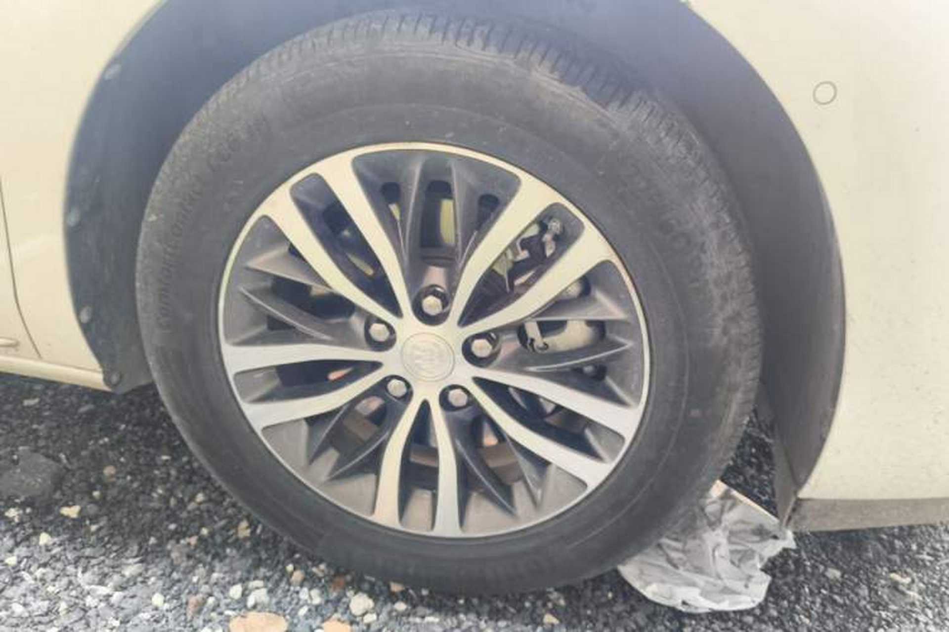 Used Buick GL8 2022 ES Landtrek 653T Luxury Edition Right Front Wheel Hub