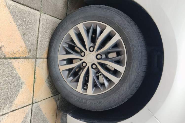 Used Buick GL8 2022 ES Landtrek 653T Luxury Edition Right Front Wheel Hub