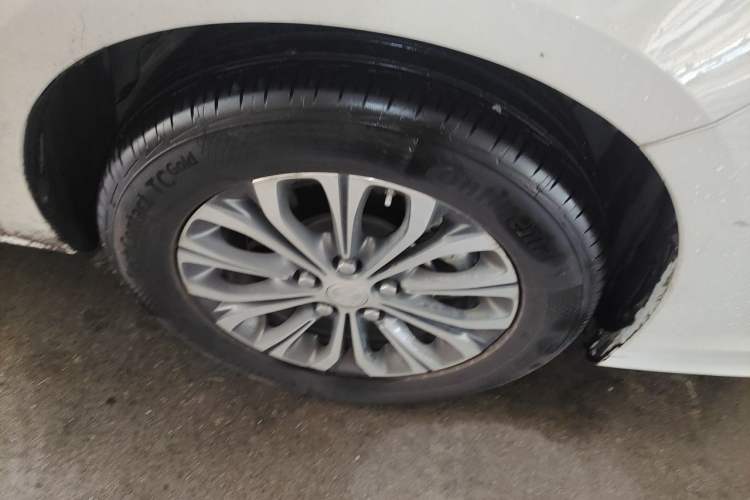 Used Buick GL8 2022 Land Cruiser Executive Class 652T Comfort Model Right Front Wheel Hub