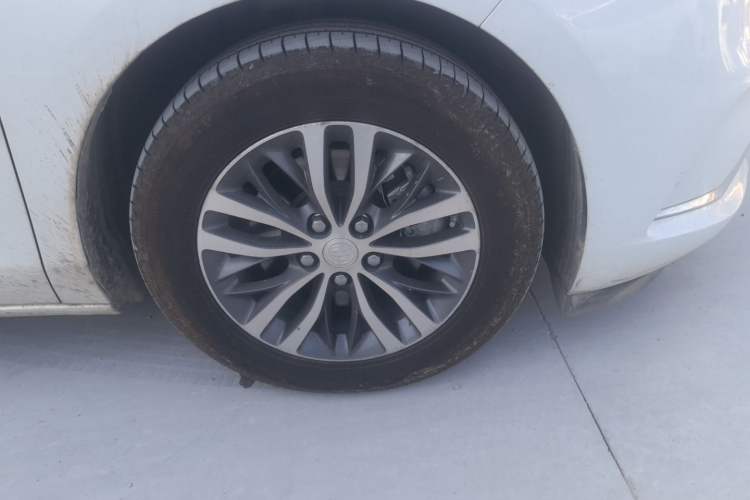 Used Buick GL8 2022 ES Landtrek 653T Comfort Edition Right Front Wheel Hub