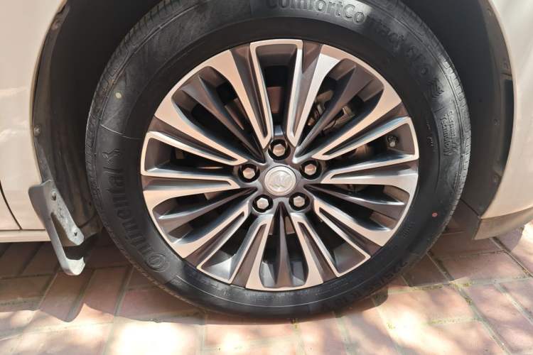 Used Buick GL8 2022 ES Land Cruiser 653T Luxury Model Right Front Wheel Hub
