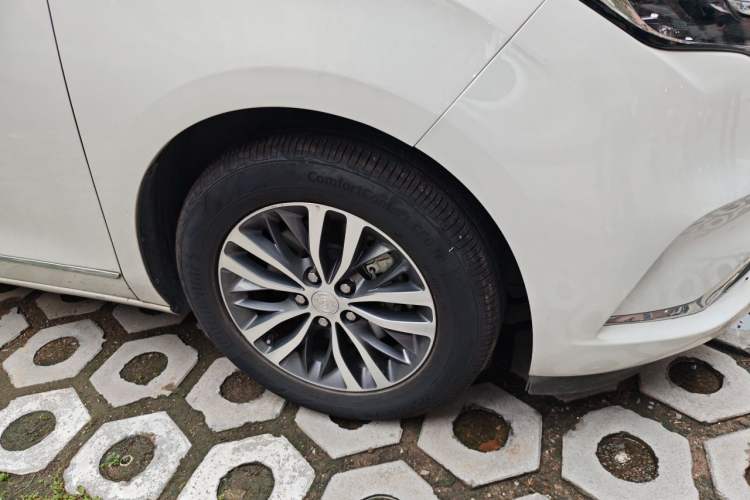 Used Buick GL8 2022 ES Landtrek 653T Comfort Edition Right Front Wheel Hub