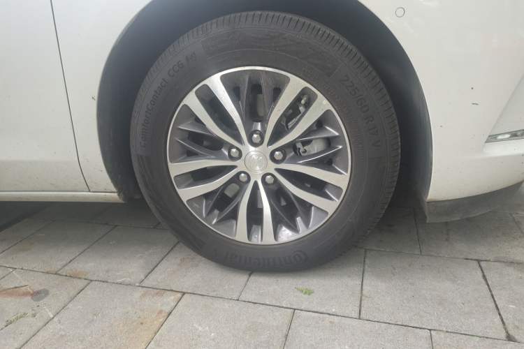 Used Buick GL8 2022 ES Landtrek 653T Luxury Edition Right Front Wheel Hub