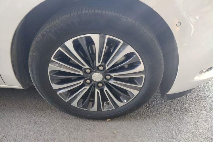 Used Buick GL8 2022 ES Landtrek 653T Flagship Model Right Front Wheel Hub