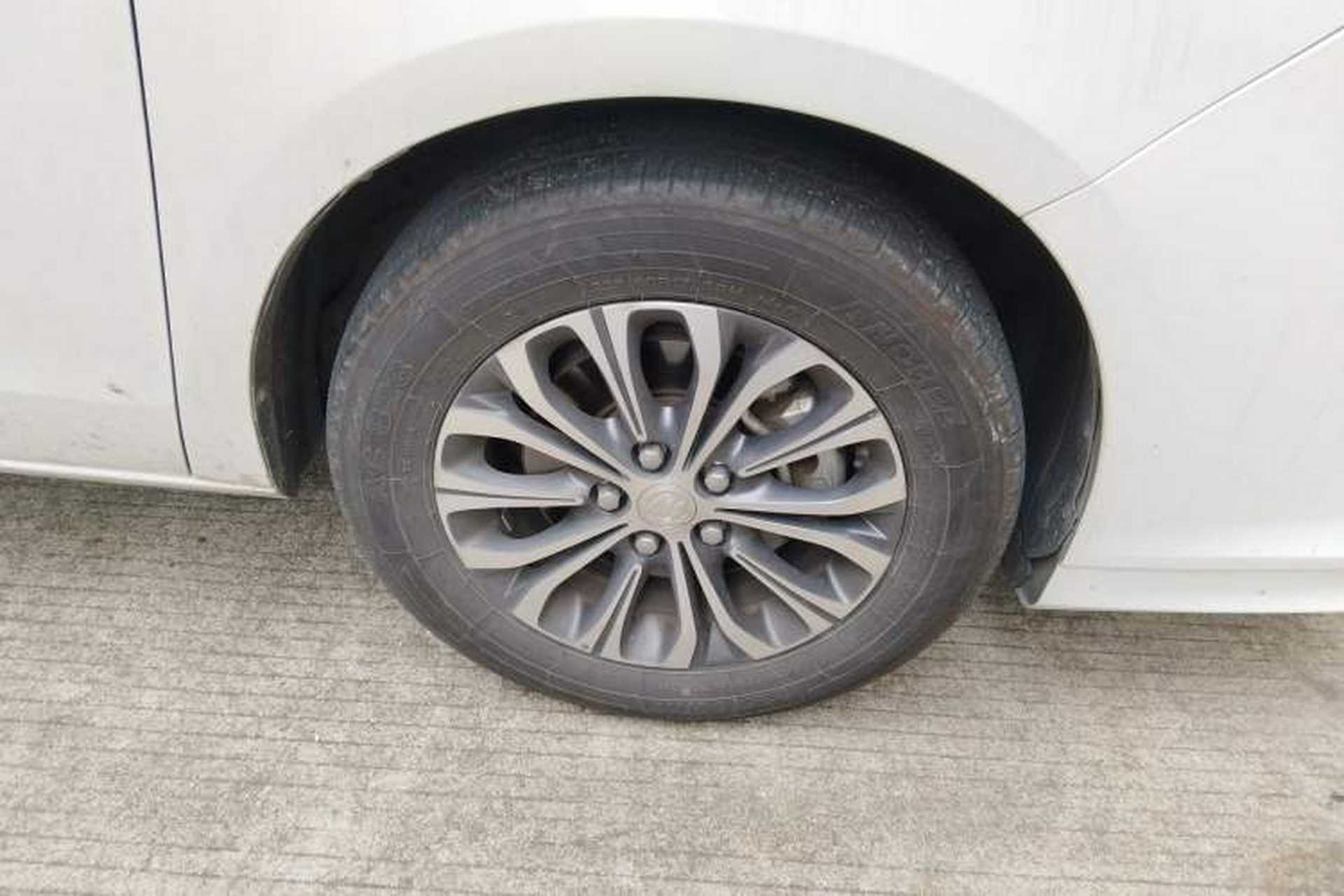 Used Buick GL8 2022 Land Cruiser Executive Class 652T Comfort Model Right Front Wheel Hub
