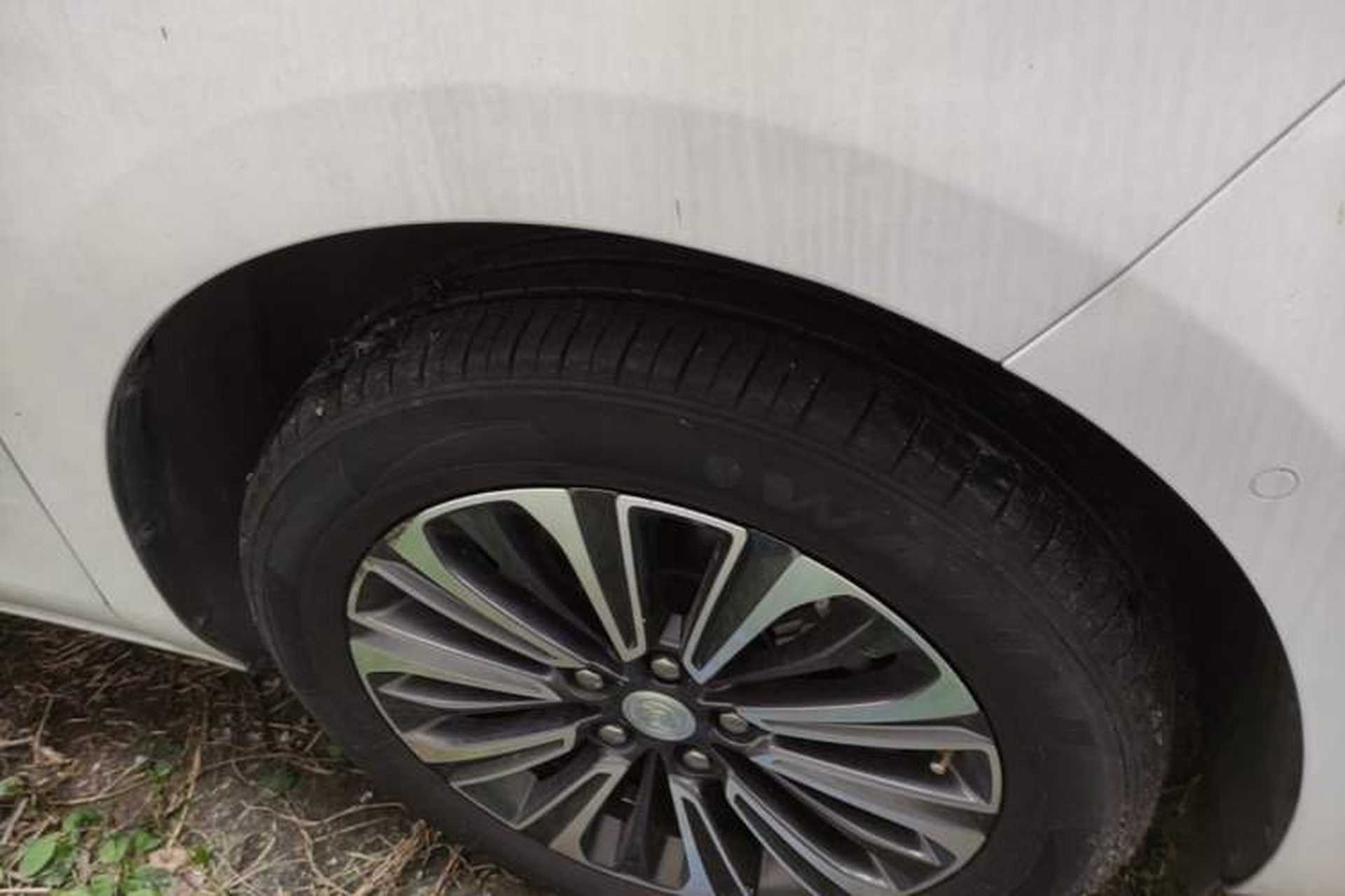 Used Buick GL8 2022 ES Landtrek 653T Comfort Edition Right Front Wheel Hub