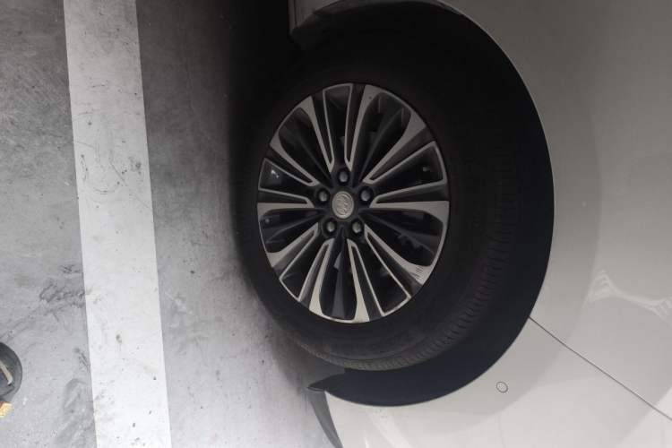Used Buick GL8 2022 ES Land Cruiser 653T Luxury Model Right Front Wheel Hub
