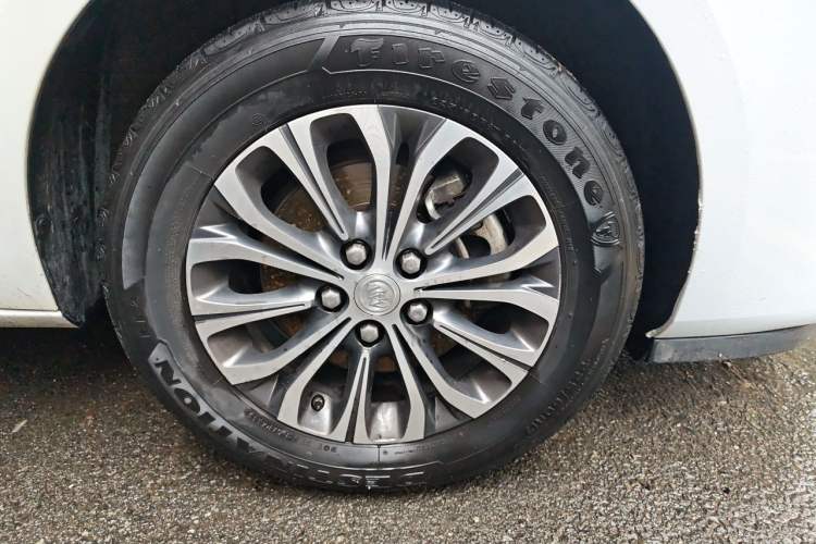 Used Buick GL8 2022 Land Cruiser Executive Class 652T Comfort Model Right Front Wheel Hub