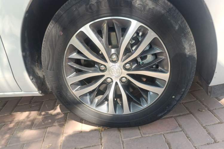 Used Buick GL8 2022 ES Landtrek 653T Luxury Edition Right Front Wheel Hub