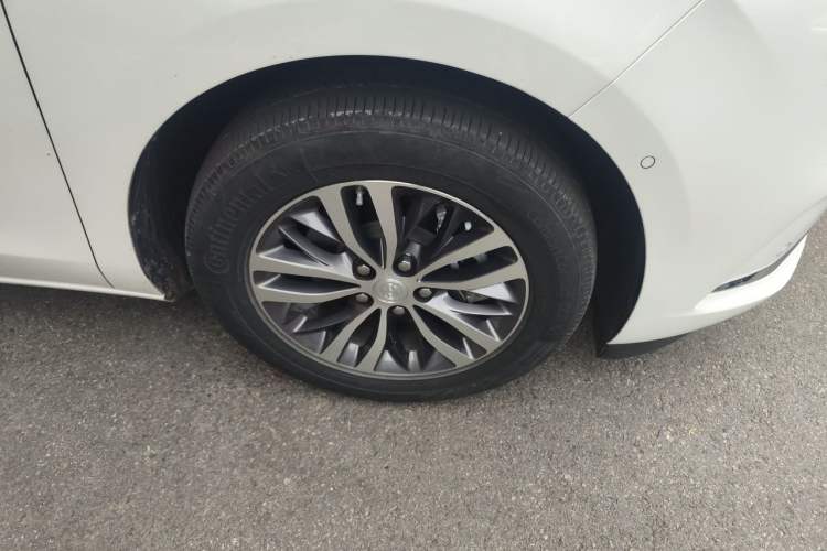 Used Buick GL8 2022 ES Landtrek 653T Luxury Edition Right Front Wheel Hub