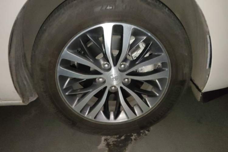 Used Buick GL8 2022 ES Landtrek 653T Luxury Edition Right Front Wheel Hub