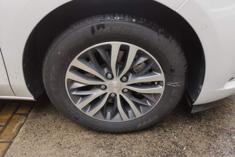 Used Buick GL8 2022 ES Landtrek 653T Luxury Edition Right Front Wheel Hub