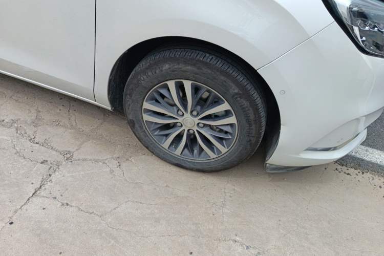 Used Buick GL8 2022 ES Land Cruiser 653T Smart Luxury Model Right Front Wheel Hub
