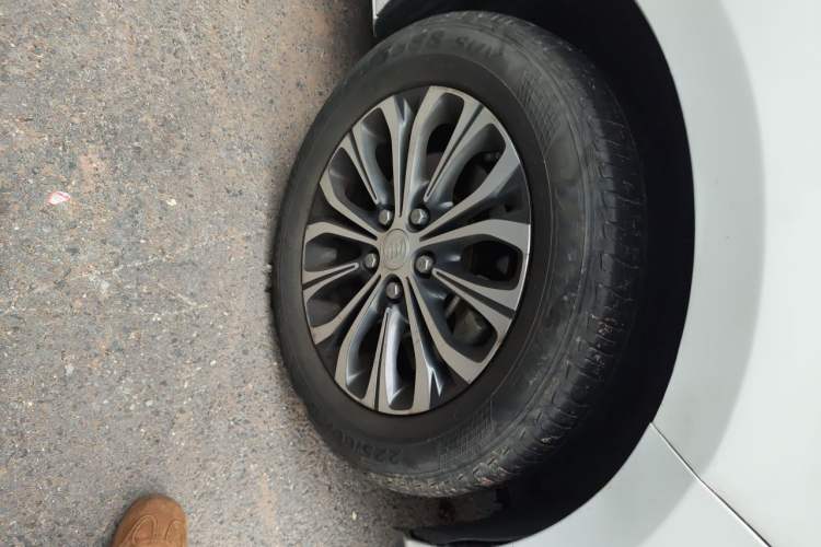 Used Buick GL8 2022 Land Cruiser Executive Class 652T Comfort Model Right Front Wheel Hub