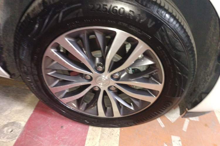 Used Buick GL8 2022 ES Landtrek 653T Comfort Edition Right Front Wheel Hub