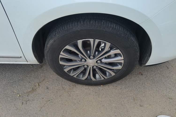 Used Buick GL8 2022 Land Business Class 652T Luxury Model Right Front Wheel Hub
