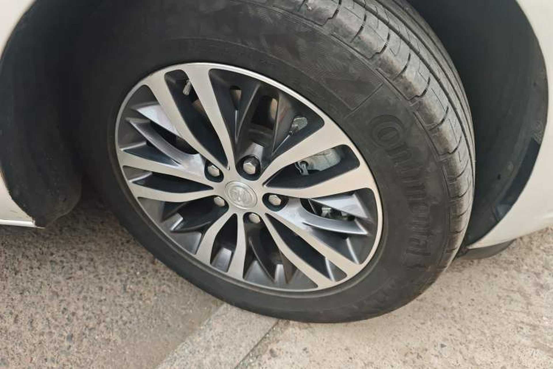 Used Buick GL8 2022 ES Landtrek 653T Luxury Edition Right Front Wheel Hub