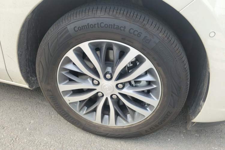 Used Buick GL8 2022 ES Landtrek 653T Luxury Edition Right Front Wheel Hub