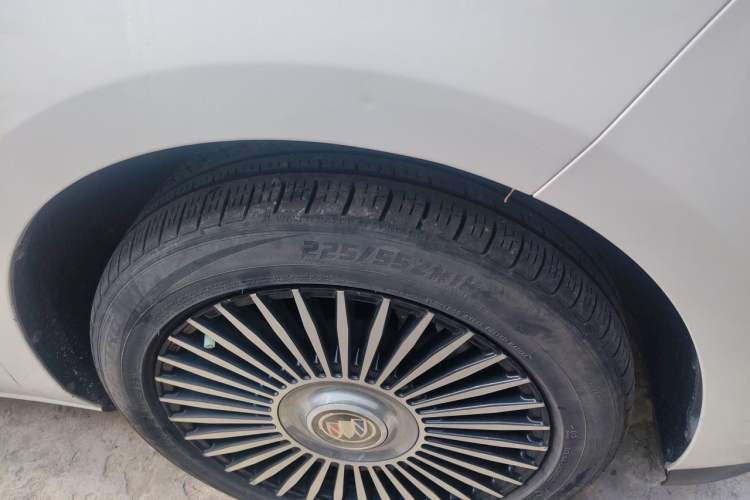 Used Buick GL8 2022 ES Landtrek 653T Comfort Edition Right Front Wheel Hub