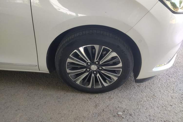 Used Buick GL8 2022 ES Landtrek 653T Flagship Model Right Front Wheel Hub